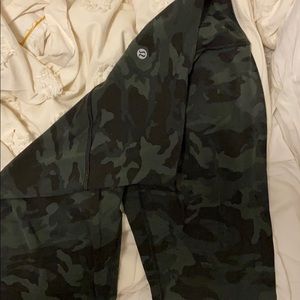 Lululemon wunder under camo leggings